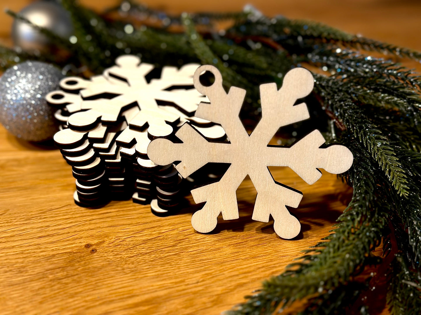 Kreativ-Sets aus Pappelholz – Weihnachtsmotive zum Bemalen und Gestalten