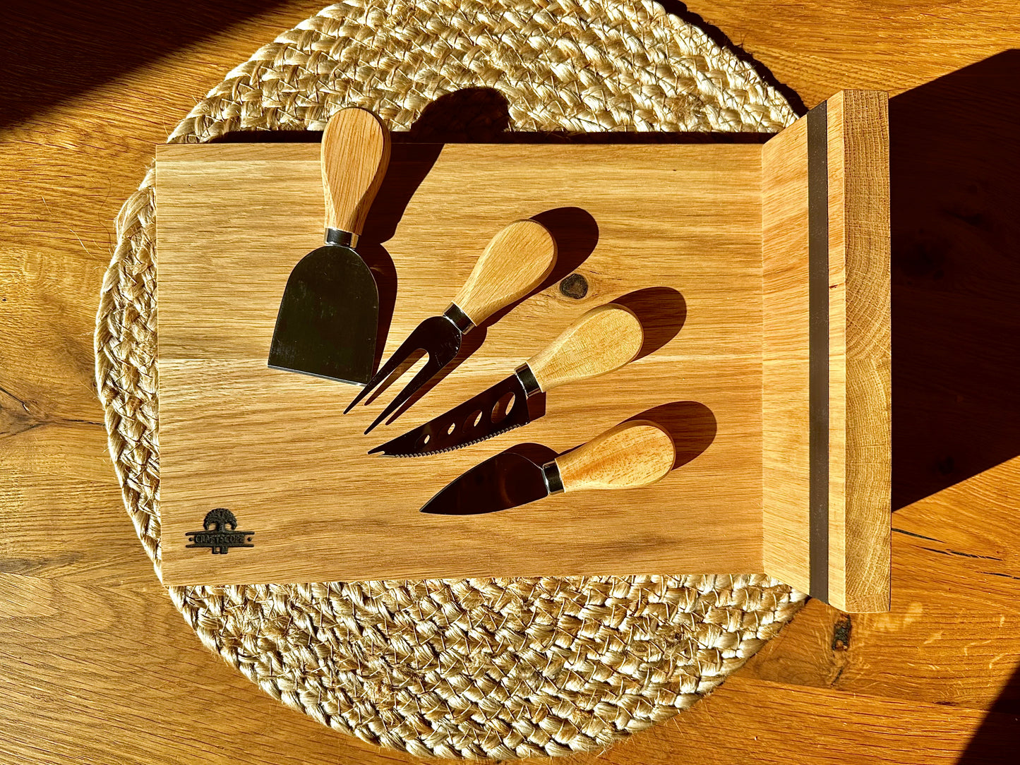 Käseplatte mit Käsemesser-Set