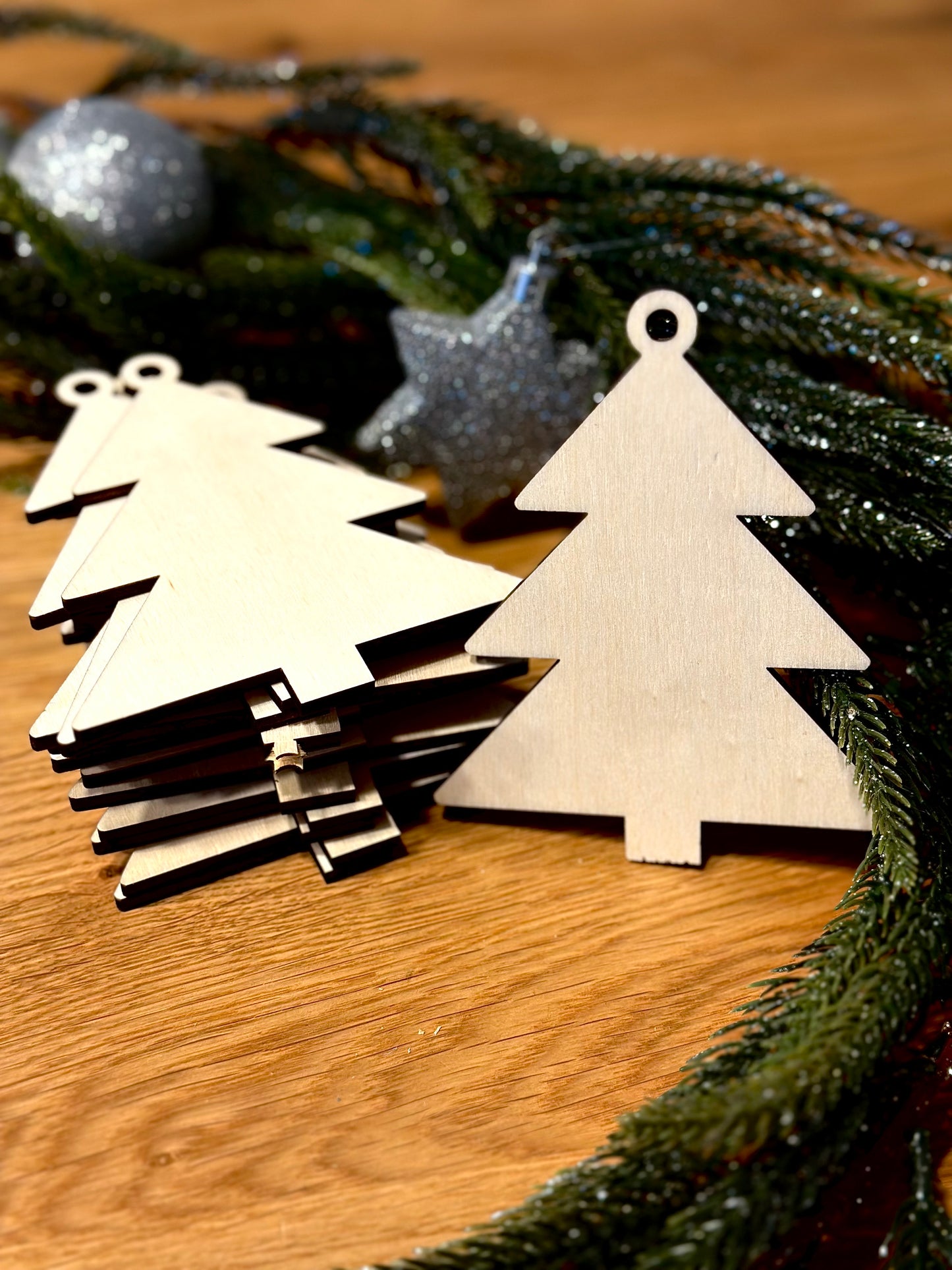 Kreativ-Sets aus Pappelholz – Weihnachtsmotive zum Bemalen und Gestalten