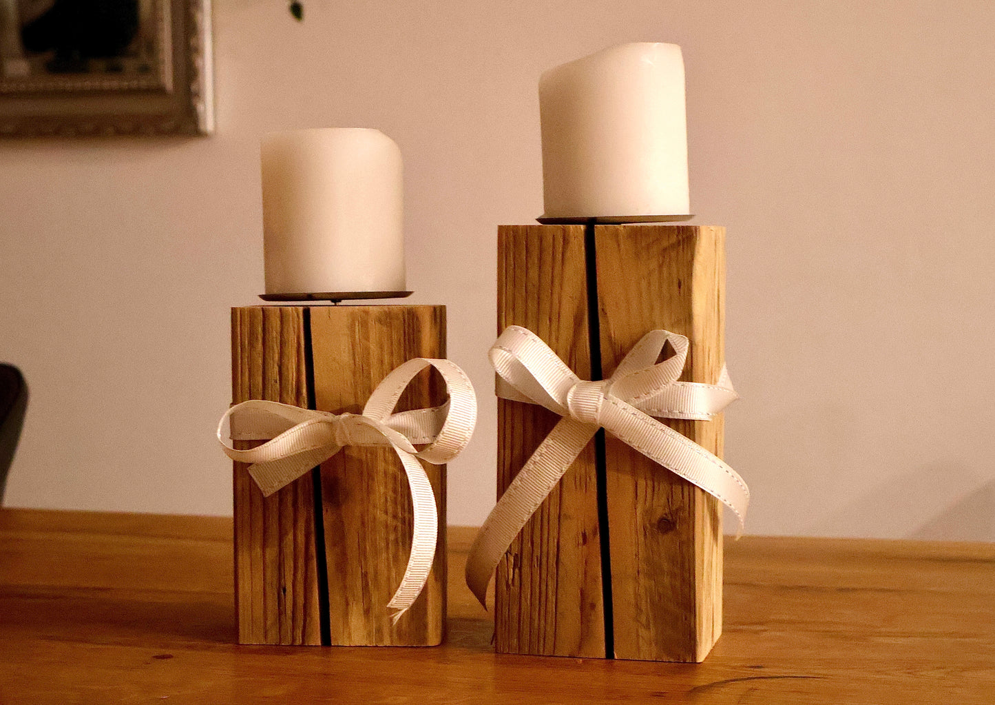 Rustikaler Kerzenhalter aus Altholz