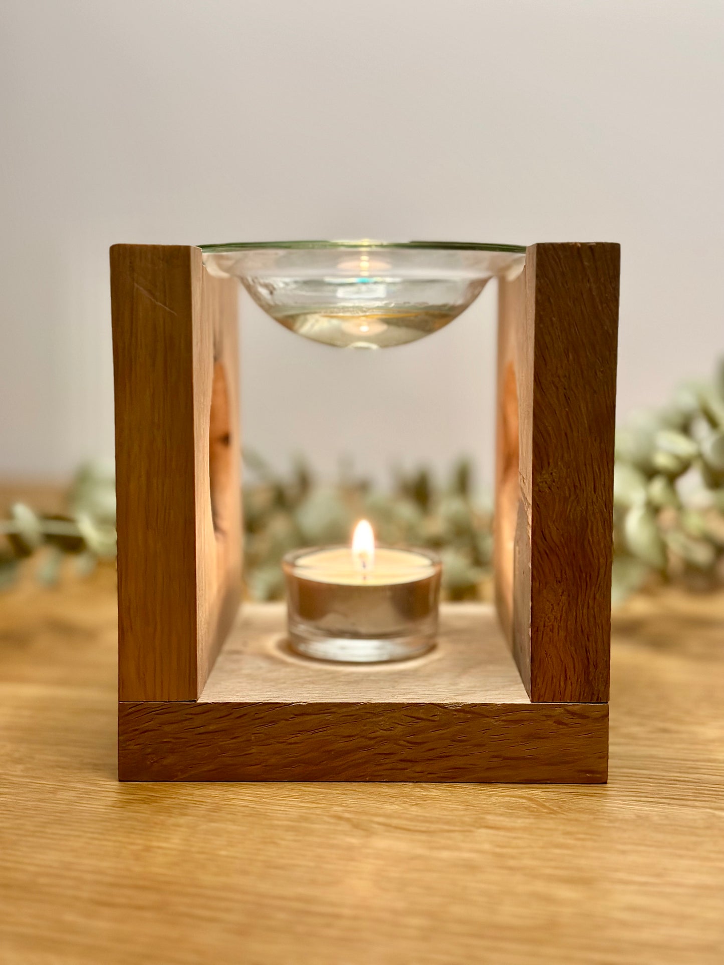 Duftlampe Holz und Glas schwebend