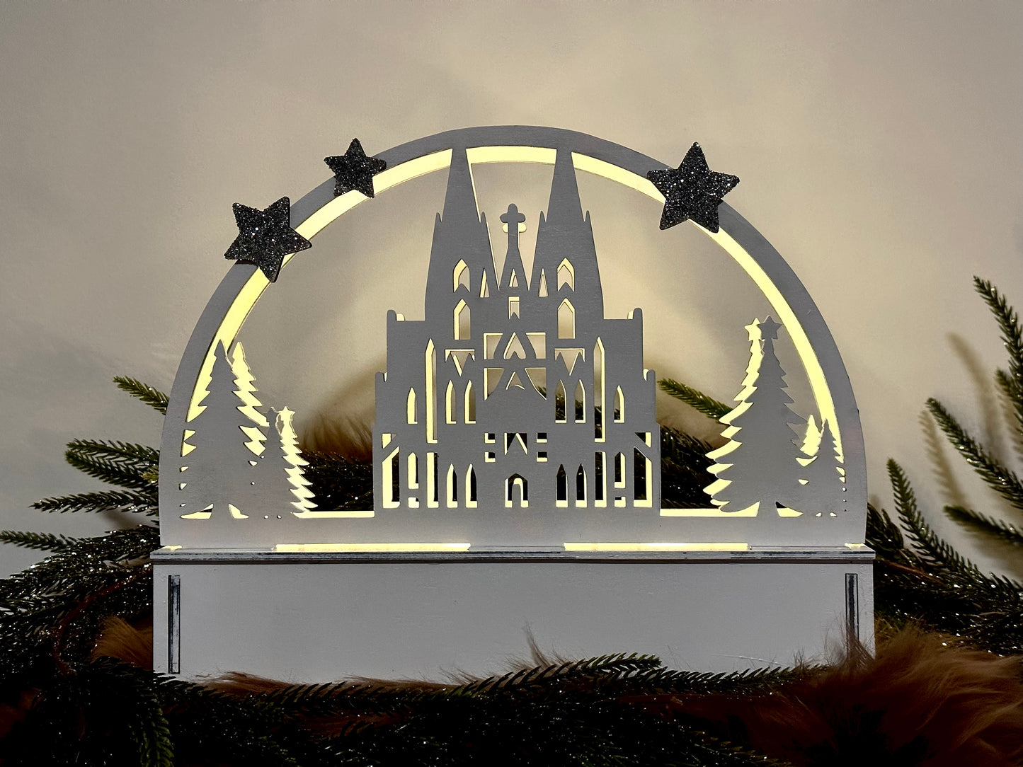 Lichterdeko Dom mit glitzernden Sternen