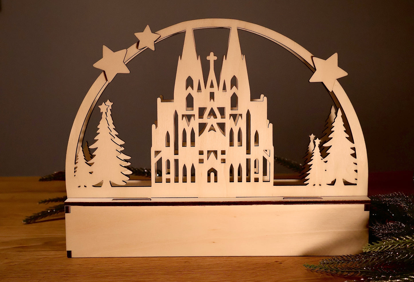 Lichterdeko Dom aus Pappelholz mit Lichterkette