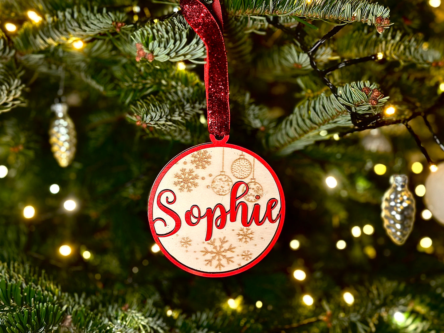 Personalisierter Holz-Weihnachtsschmuck mit Wunschname