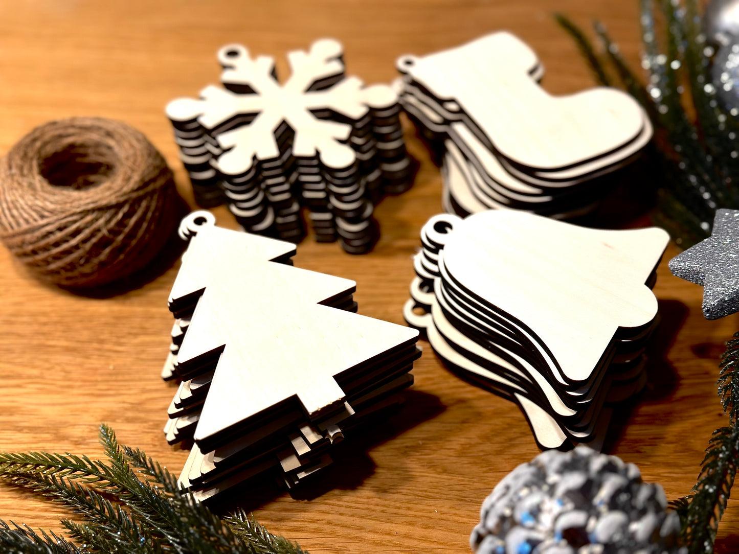 Kreativ-Sets aus Pappelholz – Weihnachtsmotive zum Bemalen und Gestalten