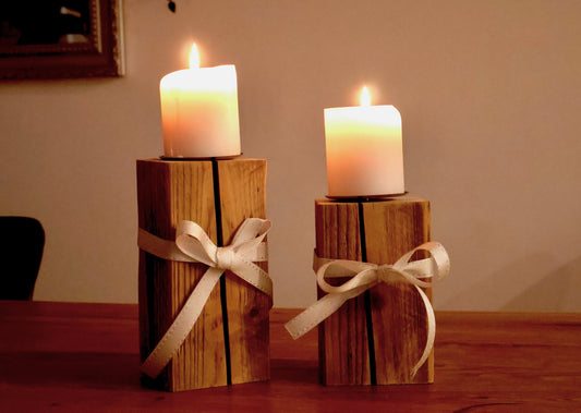 Rustikaler Kerzenhalter aus Altholz