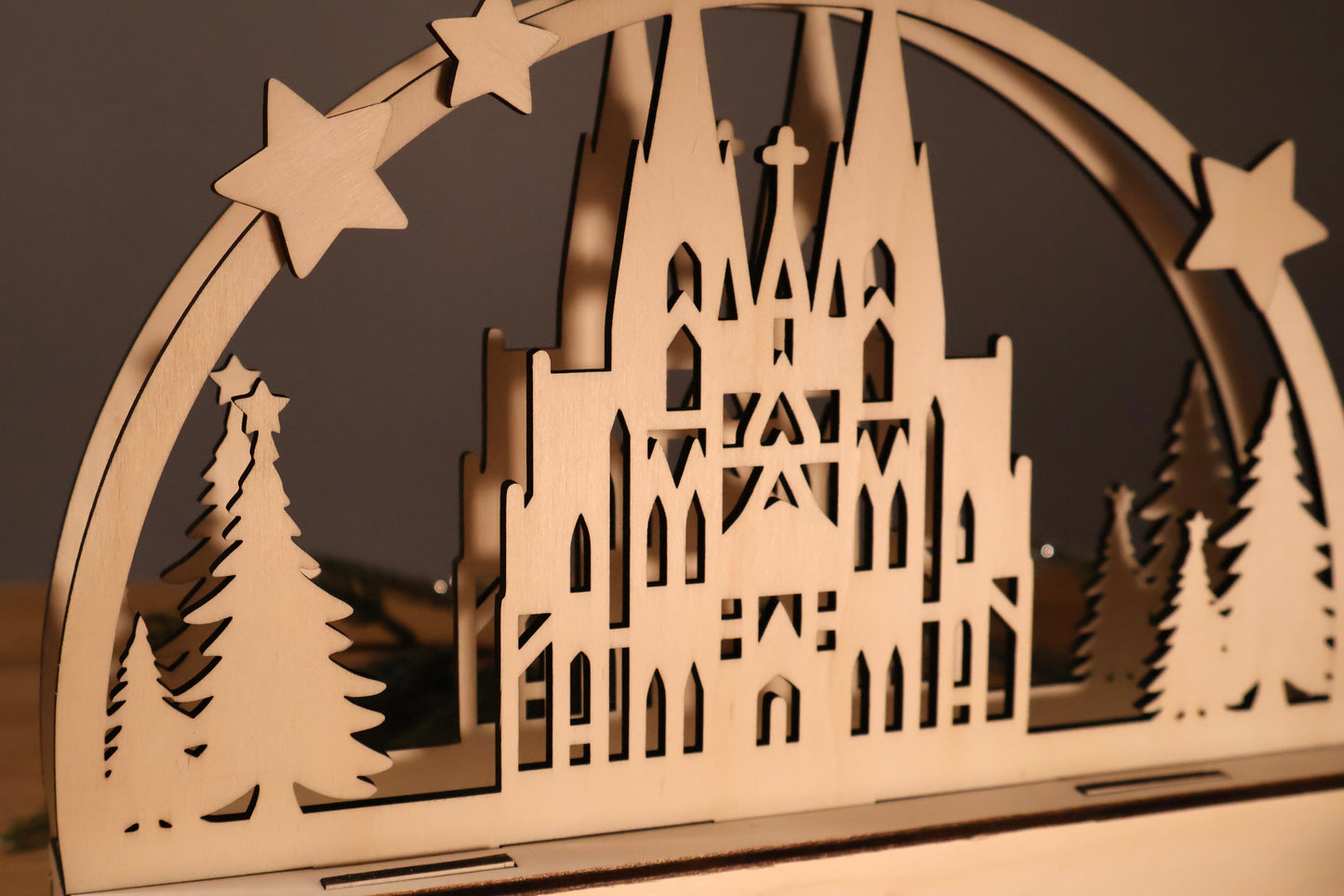 Lichterdeko Dom aus Pappelholz mit Lichterkette