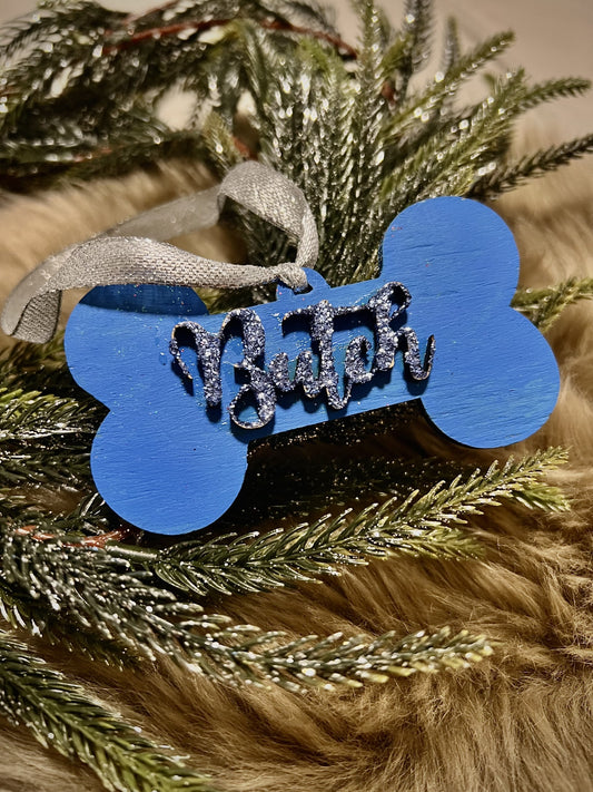 Personalisierter Hunde-Baumschmuck aus Holz mit Knochen-Ausschnitt – Individueller Anhänger für Ihren Vierbeiner