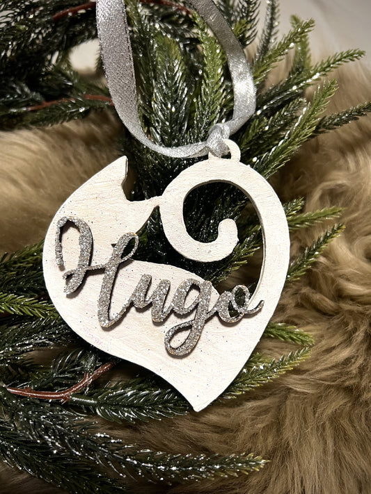 Personalisierter Katzen-Baumschmuck aus Holz – Handgefertigter Anhänger mit Namen und Herz-Ausschnitt